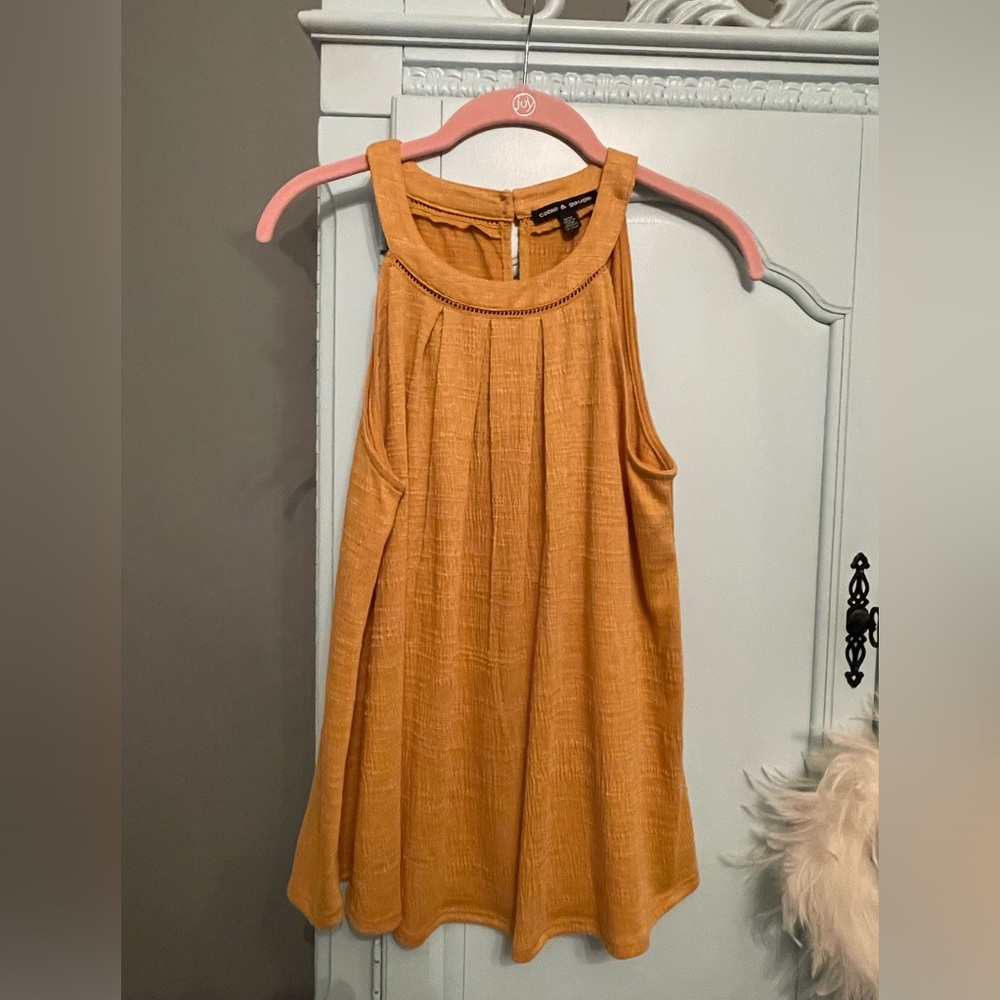 Cable and gauge sleeveless top medium
